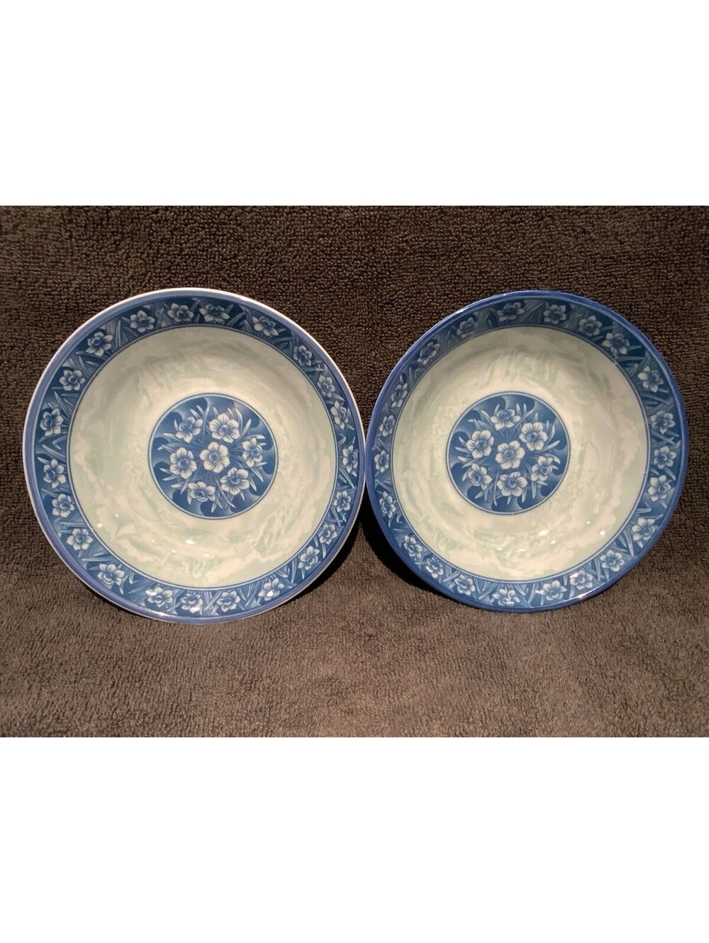 Beautiful Vintage Set of Two Daffodil Floral Ring Porcelain Bowls